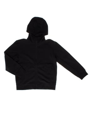 Sudadera para niño confeccionada en un tejido de punto elástico y suave, ideal para ofrecer comodidad y libertad de movimiento. 

Presenta un diseño de manga larga y cuenta con una cremallera completa al frente, lo que facilita su uso. 

Los bolsillos delanteros con cierre de cremallera añaden funcionalidad, permitiendo llevar pequeños objetos.

Incluye una capucha que aporta un toque adicional de protección en días más frescos. 

Perfecta para actividades al aire libre o el día a día.
 Composición: 83% Algodón, 17% Poliéster
 Cuidados:
- Lavar a máquina en agua fría  y ciclo delicado.
- Usar detergentes suaves.
- Usar secadora a baja temperatura.
- Planchar a bajas temperaturas.
- No lavar en seco.
