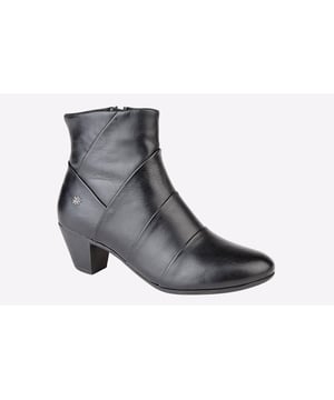 Delivering style and comfort, these Cipriata Ginevra women's boots are a wardrobe must-have, constructed in a premium leather upper with ruched detailing, a sumptuous memory foam footbed, and a heel for an elevated look.
- Leather upper
- Zip fastening
- Memory foam footbed
- TPR Sole. Apx.50mm Heel
