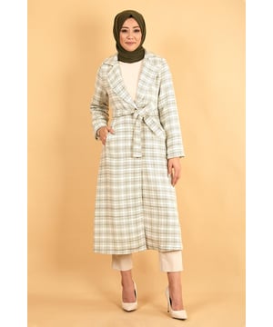 Stoffmerkmal: Hergestellt aus Chanel-Stoff.Produktmerkmal: Neues Hijab-Modestück der Saison. Gefüttert. Mit vorderen Knöpfen. Mit einer Tasche. Der Gürtel ist verstellbar. Aufgrund von Konzeptaufnahmen kann es zu leichten Farbunterschieden beim Produkt kommen. Das Model trägt Größe 38. Größe 38 Wollmantel Maße: Produktlänge: 114 cm - Brust: 94 cm -