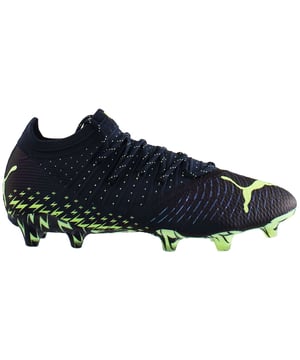 Spelers, maak je klaar om ze gek te maken met de FUTURE 1.4 - de schoen voor de meest creatieve speler op het veld. Met een adaptieve FUZIONFIT+ compressieband over de voet die zorgt voor de ultieme pasvorm en ondersteuning - zelfs als de schoen zonder veters wordt gedragen - en een lichtgewicht stevige zoolplaat, heb je alles wat je nodig hebt om het spel op jouw manier te spelen.

EIGENSCHAPPEN & VOORDELEN
FUZIONFIT+: Adaptieve compressietechnologie die je voet vastzet en zorgt voor explosievere bewegingen op het veld
GRIP CONTROL PRO: Superdunne huid met textuur, ontworpen voor betere balcontrole, ongeacht de veldomstandigheden

DETAILS
Sokconstructie
Superlichte Peba basis
Nano grip technologie
Geavanceerde Creatiezones
Dynamic Motion System buitenzool
FG/AG: Vaste grond/kunstmatige grond
PUMA Cat logo op de hiel