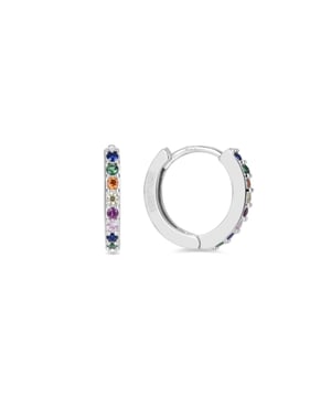 Aros valarys de plata de ley 925 y circonita multicolor con acabado en baño de rodio. Trendy representa las tendencias clave en el mundo de la moda. Nuestra línea más espontanea, con un marcado carácter boho y espíritu moderno que concentra en joyas repletas de color entre las que destaca el uso de piedras naturales y diseños en forma de amuletos y talismanes.