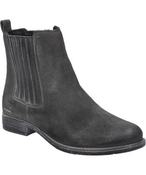 Onze enkellaars is gemaakt van slijtvast suèdeleer, wat de schoen een tijdloze elegantie geeft. De ritssluiting zorgt voor een goede pasvorm en een makkelijke instap. Onze Sienna 02 heeft een uitneembare zool om te verwisselen. Het AGO-ontwerp heeft zich bij JOSEF SEIBEL bewezen om schoenen te maken die niet alleen licht van gewicht zijn, maar ook duurzaam. Vanwege de normale schoenwijdte G raden we onze Sienna 02 speciaal aan voor normale voeten. Als vrijheid je hoogste prioriteit is, dan is de Sienna 02 de juiste schoen voor jou.