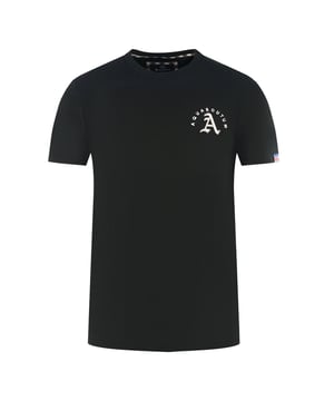 Aquascutum London Gesticktes A-Logo Schwarzes T-Shirt. Sehen Sie stilvoll aus und strahlen Sie Markentreue aus mit dem Aquascutum Logo Black T-Shirt. Mit dem kultigen Markenlogo bietet dieses T-Shirt einen zeitlosen Look mit einem modernen Touch. Genießen Sie lässigen Komfort und stilvolle Attraktivität bei jedem Tragen. Worauf warten Sie noch? Holen Sie sich Ihr Logo-T-Shirt jetzt!. Eingebundenes Branding um die Marke 'A'. 100% Baumwolle, Normale Passform, Größenanpassung. Rundhalsausschnitt, Abzeichen der britischen Flagge am linken Ärmel, schwarzes T-Shirt. Style Code: T00823 99