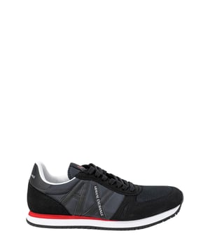 Basket Armani Exchange Sneaker Herren Schwarz Synthetik. Authentischer City-Schuh der Marke Armani Exchange - Streetwear/Sportswear-Design von Armani Exchange - Armani Exchange für Herren, perfekt für den Alltag - Der schwarze Basket Armani Exchange lässt sich hervorragend mit dem Rest Ihrer Garderobe kombinieren - Bequeme Synthetikmaterial - Klassische Schnürsenkel - Sneaker - Synthetik