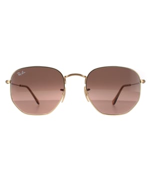Las gafas de sol Ray-Ban Square Unisex Arista Oro Marrón Gris Gradiente Hexagonal RB3548N presentan un marco hexagonal muy único y cuentan con las últimas lentes de cristal plano para una versión actualizada de las clásicas gafas de sol redondas de metal. Las patillas súper delgadas y el perfil acuñado del marco completan el aspecto moderno y a la moda.