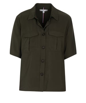 87% viscose, 13% polyamide; Tommy Hilfiger-blouse; Model: WW0WW26756 RBN; Hoogwaardige afwerking; Zachte viscosemix; Kent-kraag; Knoopband; Twee borstzakken; Tommy Hilfiger-logodetails