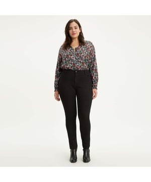 Dames Levis 721 Plus High Rise Super Skinny Jeans in zwart.- 5-pocket constructie. - Gulp met rits en knoopsluiting.- Opgezette merkknopen en klinknagels in de taille.- Levi's® Sculpt met 4-weg stretch is een innovatieve stretch in alle richtingen die extra beweeglijkheid en comfort biedt.- Slank door heup en dij.- 74% Katoen 22% Polyester 4% Elastane.- Ref: 833680007