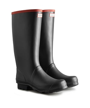 De Argyll is een kniehoge Wellington laars voor veeleisende omgevingen en de landbouw, gemaakt van heavy-duty rubber. De mat afgewerkte laars is afgewerkt met een rode band aan de bovenkant.  Voorzien van een brede profielzool voor grip en modderafvoer.