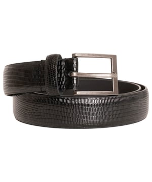 This classic belt is made from faux leather, complete your outfit with this stylish staple.