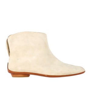 VINTAGE, RRP AS NEW
These Salvatore Ferragamo Limited Edition Flat Ankle Boots in Cream Suede are only 500 created and feature an almond toe shape and a flat sole. Pair with your favorite looks for a complete look.
*with box
Salvatore Ferragamo Limited Edition Flat Ankle Boots in Cream Suede
Sign of wear: Light wear throughout
SKU: 336869   
Condition: Very good
Color: white | cream
Material: Suede
Size: EU39
