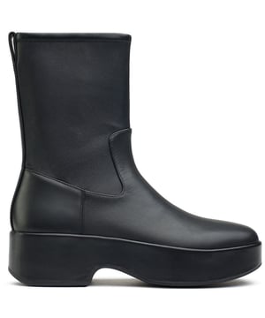 Gönnen Sie Ihren Füßen die Fitflop Fluma Stiefel, die ein geschmeidiges Leder-Obermaterial, eine Plateau-Sohle und eine weiche Fütterung bieten. Die strapazierfähige Gummisohle ist perfekt für vielseitige, erfreuliche Trageerlebnisse. Erleben Sie die Einfachheit und den raffinierten Mode-Stil dieser Flume Chelsea Boots.