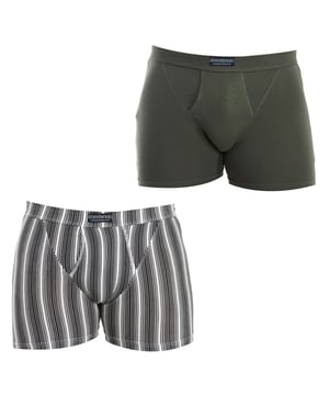 Pack-2 Bóxers de la marca Ocean de Abanderados.
Cinturilla de goma elástica, con el nombre de la marca.
Tejido de algodón elástico.
Tejido transpirable y suave.
Con abertura.
Frontal anatómico, con capacidad de sujetar sin apretar.
Costuras vistas a tono.
 Composición: 93% Algodón, 7% Elastano
 Cuidados:
- Lavar a temperatura máx. 40º.
- No usar lejía.
- No usar secadora.
- No planchar.
- No lavar en seco.