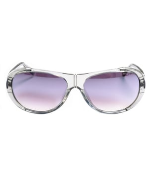 Estas gafas de mujer tienen una forma ovalada.
El material principal utilizado en la fabricación de estas gafas es el acetato.
Las patillas de estas gafas están fabricadas en acetato, incluye logo de Guess.
100% Protección UV.
Cristales antirreflejo.
Incluye los certificados de autenticidad y garantía.
 Medidas: Alto lente: 47 mm. Ancho lente: 62 mm. Puente: 16 mm. Patillas: 135 mm.
 Composición: Acetato
 Cuidados:
Utiliza un paño de microfibra suave y limpio para limpiar tus gafas de sol. Este tipo de paño no rayará los lentes.
Evita usar productos de limpieza abrasivos, detergentes, alcohol o acetona, ya que pueden dañar los lentes y los tratamientos antirrefleja