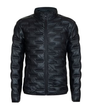 Introductie van onze nieuwste Infinity Signature Range, het resultaat van twee jaar nauwgezet vakmanschap en innovatie, met leer van de hoogste kwaliteit en premium accessoires. Ons vlaggenschipproduct, het leren pufferjack, combineert naadloos iconische leerkwaliteiten met technisch geïsoleerd quilten voor ongeëvenaarde bescherming tegen barre omstandigheden. Dit jack is gemaakt van ultrazacht schapennappaleer en voorzien van innovatieve gespreide horizontale streepjes doorgestikte lijnen en biedt zowel stijl als functionaliteit. Met doordachte ontwerpelementen zoals een zichtbare UMZ-ritssluiting en een slimme kraagritssluiting, samen met handwarmerzakken met ritssluiting en elastische manchetten, zorgt het voor comfort en warmte. De volledig met nylon gevoerde binnenkant beschikt over twee verticale zakken met ritssluiting en een telefoonzakje, voor gemak onderweg. Bereid je voor om verfijning en duurzaamheid te ervaren als nooit tevoren met onze Infinity Signature Range. Belangrijkste ontwerpkenmerken: Hoogste kwaliteit schapennappaleer: Gemaakt van het beste schapennappaleer voor premium kwaliteit. Innovatief geïsoleerd quilten: voorzien van technisch geïsoleerd quilten voor meer warmte en stijl. Premium accessoires en designelementen: Inclusief een zichtbare UMZ-ritssluiting, slimme kraagritssluiting en elastische manchetten voor extra functionaliteit. Uitgerust met twee handwarmerzakken met ritssluiting: biedt handige opbergruimte en warmte voor koude handen. Volledig met nylon gevoerde binnenkant met meerdere zakken: zorgt voor gemak onderweg met twee verticale zakken met ritssluiting en een telefoonzak