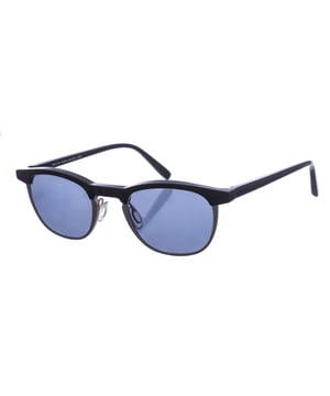 Gafas de sol Batista.
Gafas de sol Zen con montura de acetato y metal.
Color Negro-plateado
Forma pantos.
Lentes de color Gris
Patillas de acetato.
100% Protección UV. 
Incluye una funda neutra de tela.

Medidas:  Alto lente: 45 mm
Ancho lente: 48 mm.
Puente: 21 mm.
Patillas: 145 mm.

Limpieza y manutención:
-Limpiar las gafas con agua y jabón (neutro).
- No utilice paños sucios o abrasivos, que puedan alterar las características de los filtros.
- Utilice solo accesorios y repuestos originales.