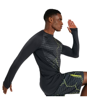 This super lightweight top is breathable, quick-drying and gives you all the room to move, so you’ll be flying round that field.