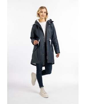 Die Sicherheit, auch an regnerischen und kalten Tagen gut geschützt aus dem Haus gehen zu können, bietet Ihnen die ICEBOUND Regenjacke mit weichem Teddy-Innenfutter. Sie hat ein beschichtetes Material, das wind- und wasserdicht ist, dazu kommen die versiegelten Nähte, die garantiert keine Nässe durchdringen lassen. Die große Kapuze mit gravierten Ösen und stylischen Kordeln hat einen extra Regenschutz, der besonders an stürmischen Tagen vorteilhaft eingesetzt werden kann. Auch die Druckknopfleiste über dem Reißverschluss sowie die Pattentaschen optimieren die Jacke in puncto Wetterfestigkeit. Ein angenehmes Tragegefühl erzeugt das weiche Teddy-Innenfutter. Der typische ICEBOUND Eisberg-Print auf der Brust sowie die logogravierten Druckknöpfe, stehen sinnbildlich für Schutz und Design.  Regenmantel mit Webpelzfutter in Teddyoptik