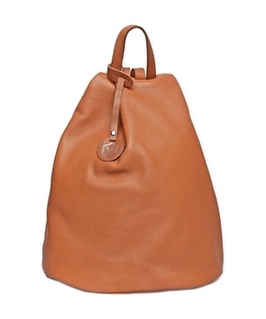 Mochila  
100% cuero de vaca  
Apertura con cremallera oculta  
Bolsillo interior con cremallera  
Bolsillo trasero con cremallera  
Dimensiones (L): 38x36x18 cm  
Asa: 21 cm  
Correa de hombro: 2x80 cm ajustable