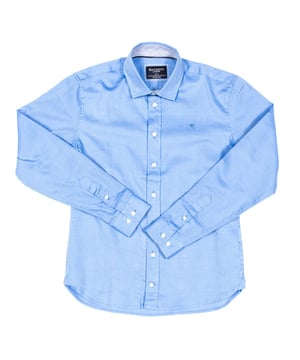 Boy's long sleeve shirt.
 Lapel collar.
 Button closure on the front.
 Embroidery of the brand logo on the upper front side.
 Cuffs with button closure.
 Hem detail, front back.
 Seams seen in tone.
 Composition: 100% cotton
 Care:
- Wash maximum at 30ºC.
 - Iron at medium temperature, max. 110ºC.
 - It is not allowed to use a dryer.
 - Do not use bleach.
 - Does not support dry cleaning.