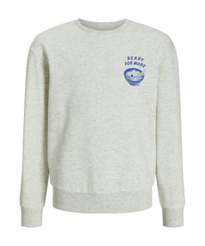 Dieses Sweatshirt für Jungen ist die perfekte Mischung aus Stil und Bequemlichkeit. Mit seinem lockeren Schnitt und den leicht überschnittenen Schultern bietet es eine lässige Passform, die ideal für den Alltag ist. Der Rundhalsausschnitt und die Rippbündchen sorgen für einen klassischen Look und zusätzlichen Komfort. Die angeraute, weiche Innenseite hält angenehm warm und macht es besonders kuschelig. Ein auffälliger Motiv-Print auf dem Rücken verleiht dem Sweatshirt einen coolen, modernen Touch. Auf der Brust rundet ein kleiner Print das Design subtil ab. Ein Kleidungsstück, das durch hohen Tragekomfort und ein stylisches Design überzeugt!