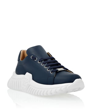 Voor je sportieve look raden we deze runners aan, basic maar vol karakter. Bekijk de details.   Zacht nappa   Bijpassende veters en metalen oogjes met logo   PP Hexagon reliëf op tussenzool   Hi-tech, ergonomische, ultralichte, schokabsorberende rubberen tussenzool   Voorgevormde buitenzool   Lederen voering en uitneembare binnenzool