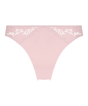 Voel je onweerstaanbaar sexy in onze Andrea string! Met delicate kanten details aan de voorkant en een verleidelijk ontwerp met uitsnijdingen aan de achterkant, straalt deze string aan alle kanten charme uit. Combineer hem met de bijpassende bh om een afgestemd ensemble te creëren dat zeker zal opvallen en een blijvende indruk zal achterlaten.