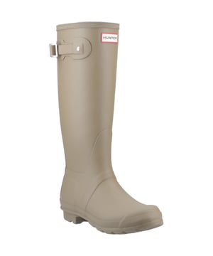 De dames Wellington Boot is het hart van het merk Hunter Original sinds de introductie. Met het Hunter Original profiel en een comfortabele polyester voering is deze klassieke matzwarte waterdichte laars een noodzaak voor regenachtige dagen.