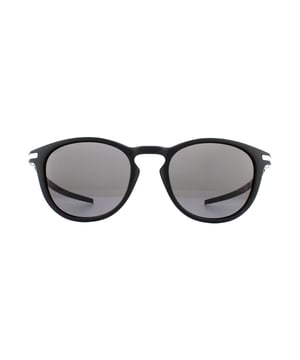 Lunettes de soleil Oakley Pitchman R OO9439-01 Satin Black Prizm Grey est un modèle léger en plastique, avec une silhouette arrondie et des temples élégants, adaptés aux petites à moyen