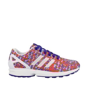 Deze ZX Flux Weave uit het 'Gore-Tex Pack' van adidas Originals is uitgevoerd in een waterafstotend Gore-Tex bovenwerk op een tussenzool met een torsieband voor de middenvoet. De schoen is afgewerkt met een synthetische hielkooi, een gemerkt tonglipje en platte veters.