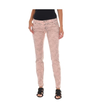 Long pants. 
 Color Pink-animal print 
 Belt loops. 
 Button and zip closure on the front. 
 Two pockets on the front. 
 Two fake pockets on the back. 
 Narrow cut hem. 
 Matching seams. 

 Composition: 
 - 98% Cotton - 2% Elastane. 

 Washing instructions: 
 - Wash maximum at 40ºC. 
 - Iron at medium temperature. max. 110ºC. 
 - Lets you use a dryer. 
 - Do not use bleach. 
 - Does not support dry cleaning. 

 Composition: 98% Cotton, 2% Elastane
 Care:
- Wash maximum at 40ºC.
 - Iron at medium temperature. max. 110ºC.
 - Allows you to use a dryer.
 - Do not use bleach.
 - Does not support dry cleaning.