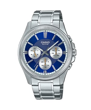 Diese Casio Collection Multi Dial Uhr für Männer ist das perfekte Zeitmesser, um sie zu tragen oder zu verschenken. Das silberne 43 mm runde Gehäuse in Kombination mit dem bequemen silbernen Edelstahlarmband sorgt dafür, dass Sie dieses beeindruckende Zeitmesser ohne Kompromisse genießen können. Angetrieben von einem hochwertigen Quarzwerk und bis zu 5 bar wasserdicht, wird Ihre Uhr zuverlässig weiter ticken.