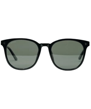 Bally BY0047-K 01D zwarte zonnebril. Lensbreedte = 55 mm. Breedte neusbrug = 15 mm. Armlengte = 135 mm. Zonnebrillen, zonnebrillenkoker, schoonmaakdoekje en onderhoudsinstructies zijn allemaal inbegrepen. 100% bescherming tegen UVA- en UVB-zonlicht en voldoet aan de Britse norm EN 1836:2005