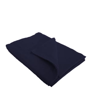 Waschbar bis 60 Grad. Stärke: 400 gsm. Material: 100% Baumwolle. Maße: 70 x 140 cm.