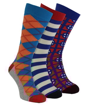 HS Happy Socks Men's 3 Pack Target SocksExperimenta la verdadera comodidad y el estilo sofisticado con los HS Happy Socks Men's 3 Pack Target Socks. Diseñados para adaptarse a cualquier número de calzado, estos versátiles calcetines combinan a la perfección tanto con prendas relajadas como formales, convirtiéndolos en un complemento inteligente para tu colección de moda. Disfruta de la comodidad suprema que ofrecen estos calcetines, imprescindibles para cualquier hombre. Los calcetines HS Happy Socks están cuidadosamente diseñados para inyectar vigor y vida a tu atuendo diario. Con una mezcla experta de comodidad, elegancia y adaptabilidad para todas las estaciones, estos calcetines están hechos a medida para mantenerse al día con su estilo de vida cambiante. Fabricados con una mezcla de algodón transpirable, estos calcetines de hombre se adaptan perfectamente a las tallas 6-11.El pack de 3 calcetines Target para hombre de HS Happy Socks tiene un montón de méritos. Su distintivo estampado Target aporta un toque de elegancia a tu look, mientras que su tejido ceñido promete un confort duradero. Además, nuestro tejido de mezcla de algodón absorbente del sudor garantiza la máxima higiene de los pies, dejándolos frescos y sin olor. Sumérgete en la mezcla definitiva de comodidad y estilo con los calcetines HS Happy Socks Men's 3 Pack Target Socks - tu primera opción en calcetines de primera calidad.Detalles Esenciales del Producto- Brillantes y coloridos- Material de primera calidad- Diseño inteligente- Adecuados para todas las estaciones- Ideales para ambientes informales y formales- Talla única (6-11)