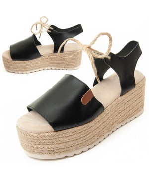 Hakken sandaal voor vrouwen. Comfortabele pasvorm. Gemaakt door andere merken voor ons merk. Ongeveer afmetingen: 7 cm hak en 5 cm platform.