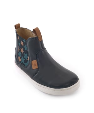 Reach for the stars in these stylish Energy hi-top boots that will keep feet feeling great with soft leather upper, a removable footbed and breathable textile/leather linings. The contrast white sole unit features biomechanical grooves to help aid foot movement and development with additional extra toe and heel protection. The user-friendly inside zip and elastic side panel ensures the next adventure is only moments away.