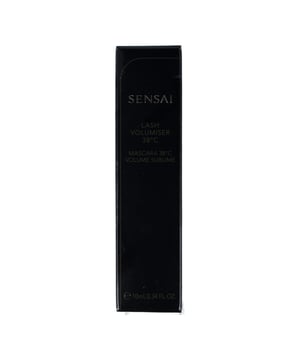 VOLUMEN ESPECTACULAR Y PEINADO DE PESTAÑAS PERFECTO. La fórmula resistente al agua y al aceite a 38 °C con Lash Volumising Film Formula envuelve las pestañas y brinda un volumen dramático, mientras que el cepillo en espiral triple especialmente diseñado separa perfectamente cada pestaña desde la raíz hasta la punta, para un verdadero efecto sorprendente. Puede eliminarse suavemente con agua a una temperatura mínima de 38ºC. En negro profundo.