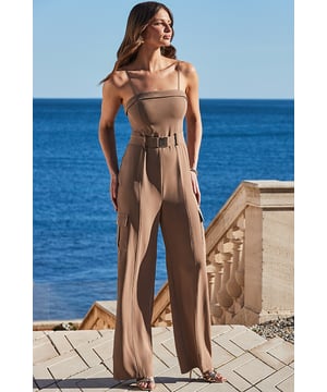 REASONS TO BUY:Utility chicWear it bandeau style or use the detachable strapsLuxe gold buckle to nip in your waistTrending cargo pocketsStraight legs for a sleek silhouetteAccessorise with minimal heels and gold hoopsInside leg to fit: Short 29" | Regular 31" | Long 33"