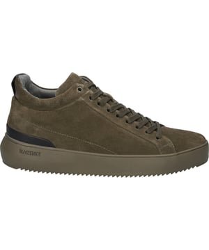 Der Trevor ist ein monochromer Sneaker der Marke Blackstone in einem cleanen Design. Sein cleanes Design spiegelt sich in den Blindnähten wider. Die original Blackstone Cupsole sorgt für zusätzlichen Komfort und einen sportlichen Look.