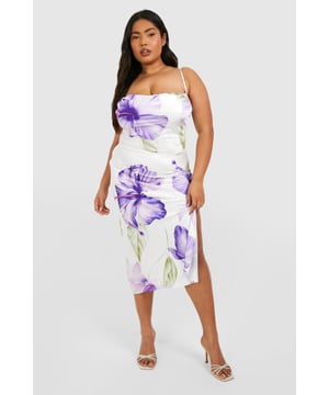 Bring a new kinda attitude in this latest piece from our collection of plus size dresses. Available in UK sizes 16-24, our range of curve dresses carries all the on-trend pieces you need to feel confident. Whether it's a plus size black dress or skater style you're adding to your basket, we promise no more awkward fits, just dresses you can depend on. Work a flattering plus size t-shirt dress or smock shapes during the day, then take on the night in sexy styles, maxi lengths and Bardot necklines. From sexy plus size dresses to work-wear appropriate options, shop it all on boohoo.Style: Slip DressFabric: SatinLength: MidiSleeve Length: Strappy