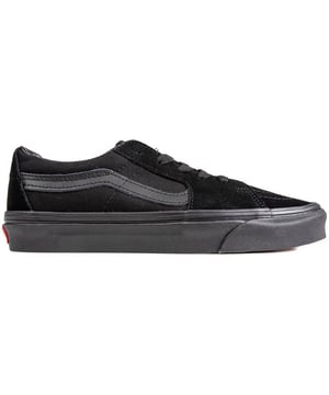 Die Kinder Sk8-low Trainer von Vans sind der Inbegriff der alten Schule Skate-Stil, mit allen schwarzen Wildleder Obermaterial, eine vulkanisierte schwarze Sohle und die legendäre schwarze Vans Streifen an der Seite. Diese Kicks Feature gebürstetem Metall tonale Ösen und Unterschrift Branding für einen coolen Look. Sie sind mit einem gepolsterten Knöchel Kragen für zusätzlichen Komfort und Gummisohle für einen guten Grip fertig.