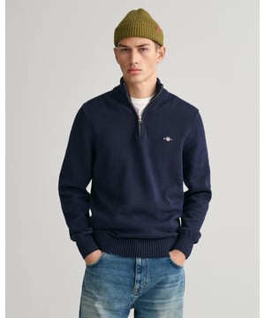 This mid-weight cotton half-zip cardigan features a regular fit and an embroidered GANT patch on the chest. Combining elegance and warmth, it goes just as well with jeans as with elegant trousers.
Regular fitRibbed ends on hem and cuffsHalf-zipGANT logo embroidered on the chest

100% cotton

8030170
 
 