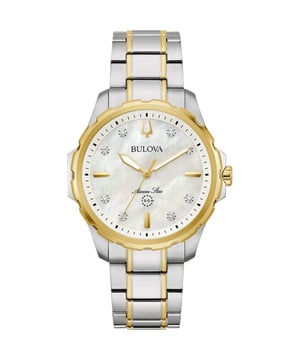 Deze Bulova Marine Star Analoge Horloge voor Vrouwen is het perfecte tijdstuk om te dragen of cadeau te geven. De multicolor 36 mm ronde kast, in combinatie met de comfortabele multicolor roestvrijstalen horlogeband, zorgt ervoor dat je van dit prachtige uurwerk kunt genieten zonder compromissen. Aangedreven door een hoogwaardige kwartsbeweging en waterbestendig tot 10 bar, zal je horloge blijven tikken. Uit de legendarische Bulova Marine Star-collectie biedt dit sportieve en elegante dameshorloge ongeëvenaard stijl. Dit analoge horloge heeft een functie: Luminous Hands. Hoogwaardige band van 19 cm lengte en 17 mm breedte, multicolor roestvrijstalen strap met een vouwsluiting. Kastdiameter: 36 mm, kastdikte: 10 mm, kastkleur: multicolor en wijzerplaatkleur: parelmoer.