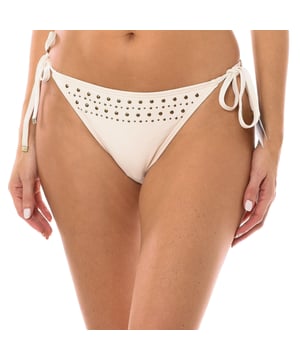 Pequeñas tachuelas decoran esta moderna y sofisticada parte inferior de bikini con lazo lateral de Michael Kors para crear trajes de baño llamativos y de moda.

Braguita de bikini.
Braguita de pierna alta.
Detalle de tachuelas decorativas.
Logo de la marca en detalles al final de las tiras.
Con lazos laterales ajustables.
Totalmente forrado.
Costuras vistas a tono.
 Composición: Exterior: 85% Poliamida, 15% Elastano; Forro: 92% Poliéster, 8% Elastano.
 Cuidados:
Lavar a mano con agua fría.
Utilizar jabón neutro.
No utilizar lejía.
Aclarar sin retorcer.
No planchar.