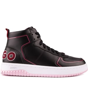 Presentamos las zapatillas altas de HUGO, Kilian Hito, con su carácter de baloncesto retro. La zapatilla de diseño combina comodidad, diseño y sencillez. Una versión moderna de una zapatilla Hi-top tradicional, con una parte superior negra de materiales mixtos de primera calidad con detalles en rosa y violeta, un acogedor cuello en el tobillo de piel sintética y una gran marca distintiva.
