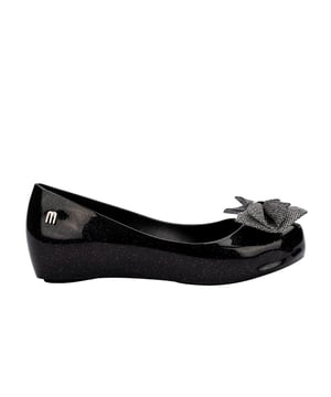 Add novelty and a touch of sweetness to your child's wardrobe! The Mini Melissa Ultragirl Sweet is back with a romantic bow adorning the upper. Comfort is a priority thanks to the Grenflex composition, and your mini will have her feet in the clouds.