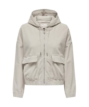 Entdecken Sie die Only Damenjacke in charmanter Cord-Optik, die Retro-Flair mit modernem Komfort verbindet. Diese Jacke zeichnet sich durch eine zeitlose Textur aus, die sofort ins Auge fällt und jedem Outfit eine besondere Note verleiht. Der durchgehende Reißverschluss garantiert dabei nicht nur einen praktischen Einstieg, sondern betont auch die klare Linienführung dieses vielseitigen Kleidungsstücks.  Mit Gummizügen an Handgelenken und Saum bietet diese Jacke eine exquisite Passform, die Bewegungsfreiheit gewährleistet, während sie zugleich vor kühlen Brisen schützt. Die vorderen Eingrifftaschen sind nicht nur praktisch für all die kleinen Dinge des Alltags, sondern runden auch das Design stilvoll ab. Durch den Langarm-Schnitt eignet sich diese Jacke hervorragend für die Übergangszeit, während ihr leichtes Material dafür sorgt, dass Sie nicht ins Schwitzen geraten.  Ihr kurzer Schnitt macht die Jacke zum idealen Partner für High-Waist-Jeans oder Röcke, was sie zu einem echten Allrounder für verschiedenste Anlässe macht. Die Kombination aus hochwertigen Materialien und sorgfältiger Verarbeitung verspricht nicht nur Langlebigkeit, sondern auch einen hohen Tragekomfort. Die Cord-Optik verleiht der Jacke eine einzigartige Textur, die sowohl visuell ansprechend als auch angenehm zu tragen ist.  Diese Only Damenjacke ist mehr als ein Kleidungsstück - sie ist eine Hommage an den unbeschwerten Charme vergangener Jahrzehnte, kombiniert mit dem Anspruch moderner Frauen an Qualität und Komfort. Perfekt für die modebewusste Frau, die in ihrem Kleiderschrank nicht auf Vielseitigkeit und einen Hauch von Vintage verzichten möchte. Mit dieser Jacke setzen Sie ein modisches Statement, das sowohl im Alltag als auch bei besonderen Anlässen seine Wirkung nicht verfehlt.