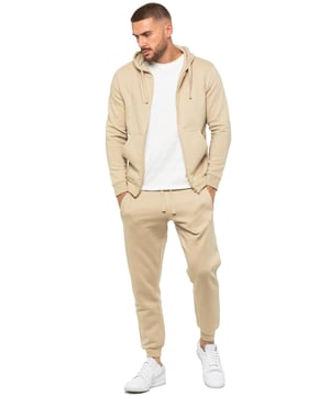 Enzo Trainingspakset met rits en capuchon voor heren. Regular fit hoodie met rits en lange mouwen. Geboeide polsen, verstelbare trekkoorden. Voorzien van EZ-logo op joggingbroek. Normale pasvorm, joggingbroek met manchetten. Elastische tailleband met verstelbaar trekkoord. Voorzien van 2 steekzakken aan de zijkant en achterzak met enkele paspel. Ideaal om te gebruiken voor vrijetijds- en werkkleding.