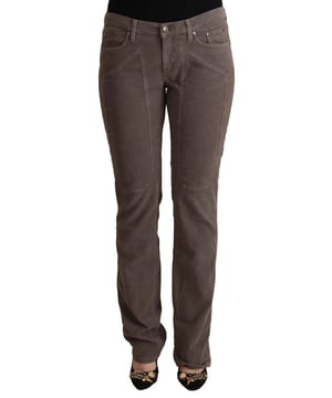 Marca: JECKERSON  
Material: 97% Algodón 3% Elastano  
Color: Marrón  
Ajuste: Corte ajustado  
Cierre: Cremallera y botón  
Diseño: Cintura baja  
Detalles: Adornos con logo  
Tamaño en la etiqueta: W31