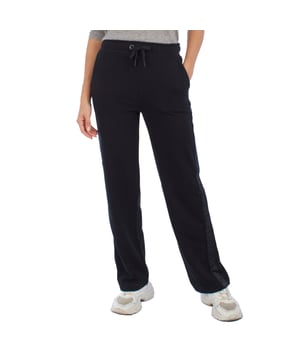 Die Jogginghose Emporio Armani bietet jederzeit Komfort und Stil.

 Dieses aus weichem, hochwertigem Stoff gefertigte Modell hat einen geraden Schnitt, der Bewegungsfreiheit und einen entspannten, aber eleganten Look garantiert.

 Inklusive elastischem Bund mit verstellbarem Kordelzug für eine individuelle Passform.

 Seitentaschen sorgen für zusätzliche Funktionalität, während Zierbänder mit dem Emporio Armani-Logo an den Seiten für einen modernen und unverwechselbaren Touch sorgen.

 Perfekt, um sportliche oder lässige Looks zu vervollständigen, kombiniert mit Sneakers und Sweatshirts für einen lässigen Stil mit einem Hauch von Luxus.

 Ein vielseitiges Kleidungsstück, das Komfort und Design vereint.
 Komposition: 88 % Baumwolle, 12 % Polyester
 Pflege:
- Maschinenwäsche in kaltem Wasser und Schonwaschgang.
 - Verwenden Sie milde Reinigungsmittel.
 - Benutzen Sie keinen Trockner.
 - Bei niedrigen Temperaturen bügeln.
 - Reinige chemisch nicht.